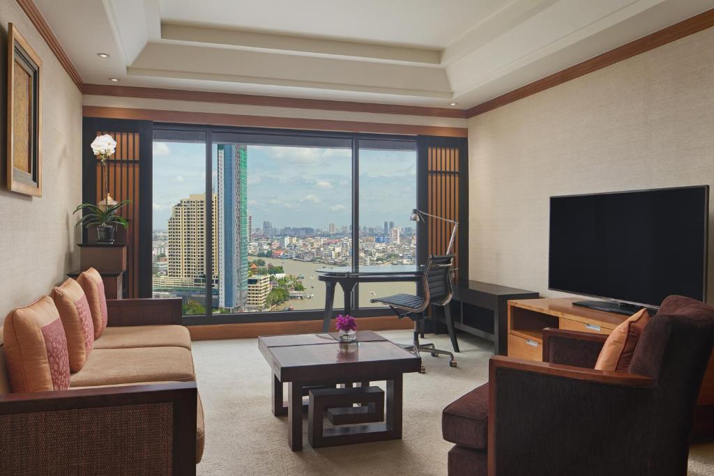 Royal Orchid Sheraton Hotel & Towers - image 6