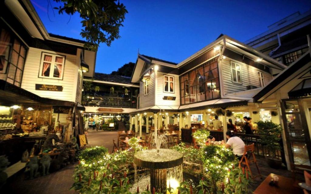 Silom Village Inn - main image