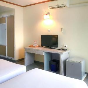 J Two S Pratunam Hotel (SHA Certified)