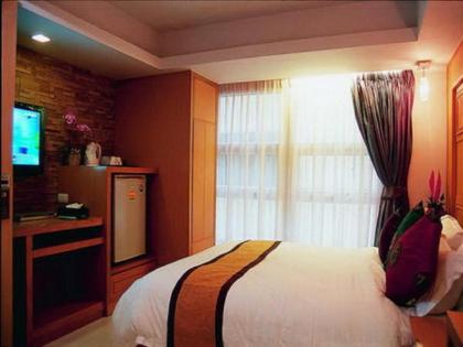 Smart Suites Hotel - image 3