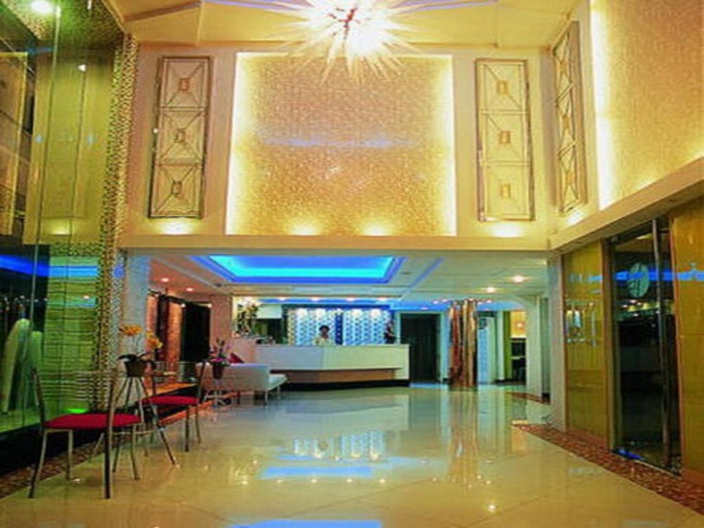 Smart Suites Hotel - image 4