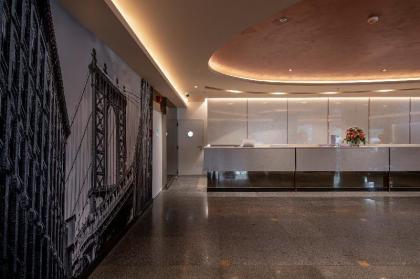 Manhattan Hotel - image 9