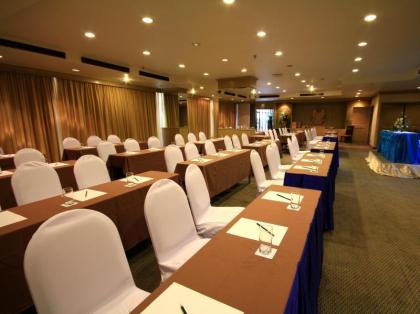 Pinnacle Lumpinee Park Hotel - image 9