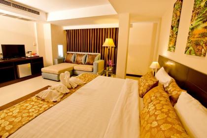 Sinsuvarn Airport Suite Hotel - image 17