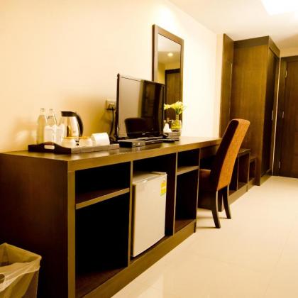 Sinsuvarn Airport Suite Hotel - image 20