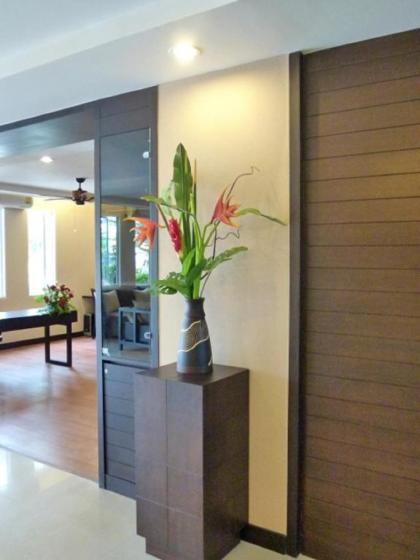 Sinsuvarn Airport Suite Hotel - image 7