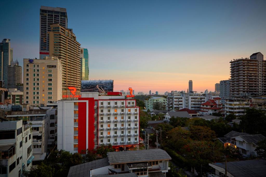 Red Planet Hotel Asoke Bangkok - main image