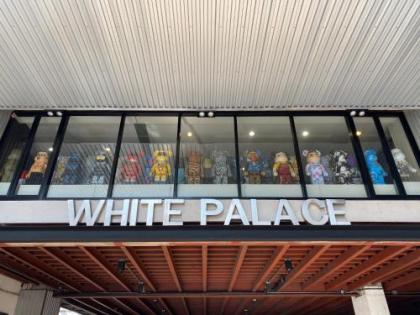 White Palace Hotel - image 1