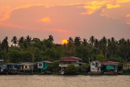 Buddy Oriental Riverside Hotel - image 9