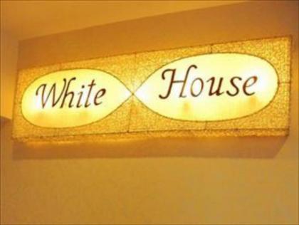 White House Asoke Sukhumvit 18 - image 16