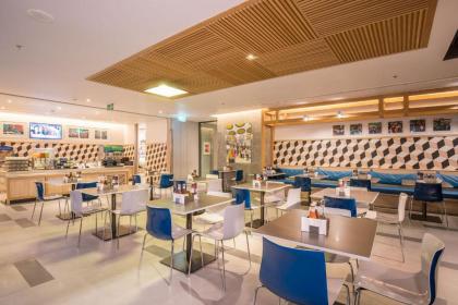 Holiday Inn Express Bangkok Sathorn - image 18