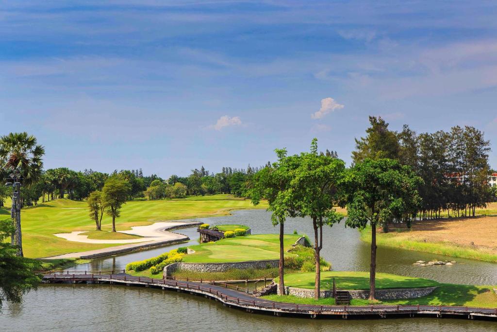 Le Meridien Suvarnabhumi Bangkok Golf Resort and Spa - image 2