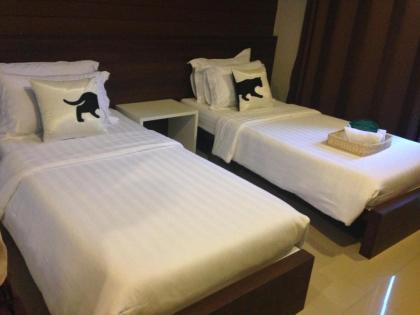 Bed by City Surawong Patpong - image 16