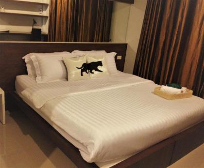 Bed by City Surawong Patpong - image 17