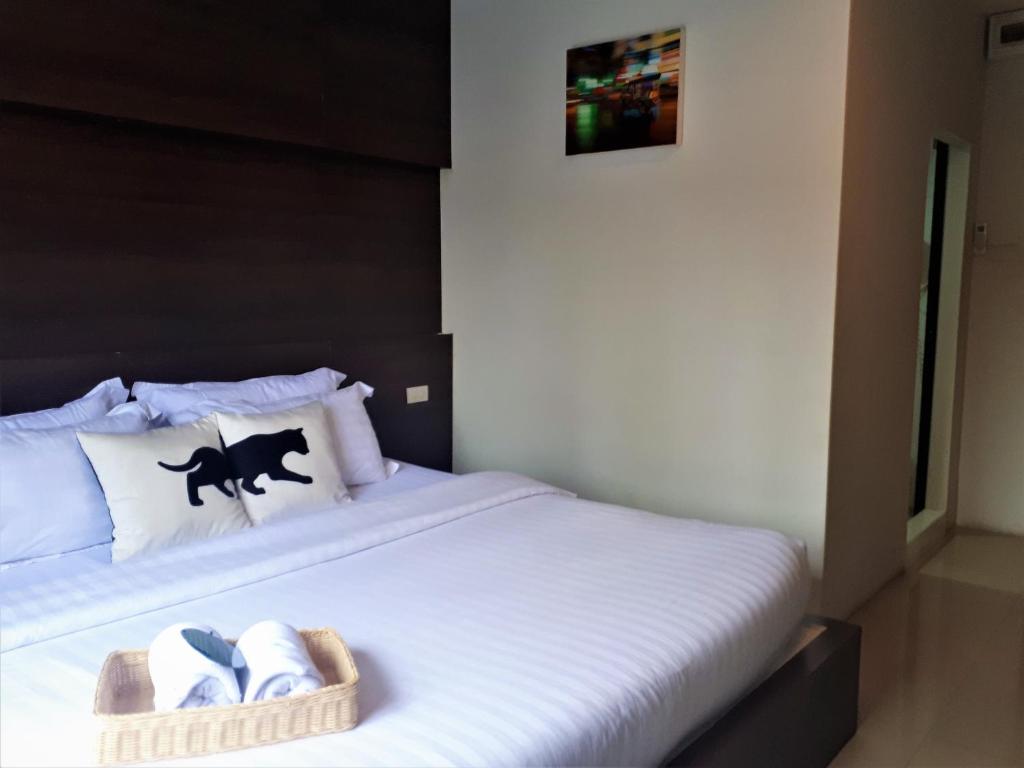 Bed by City Surawong Patpong - image 2