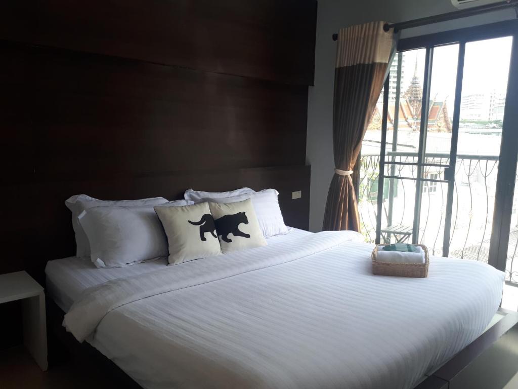 Bed by City Surawong Patpong - image 7