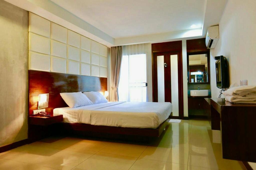 The Bangkok Cha Cha Suite - image 3