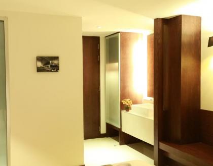 The Bangkok Airport Link Suite - image 8