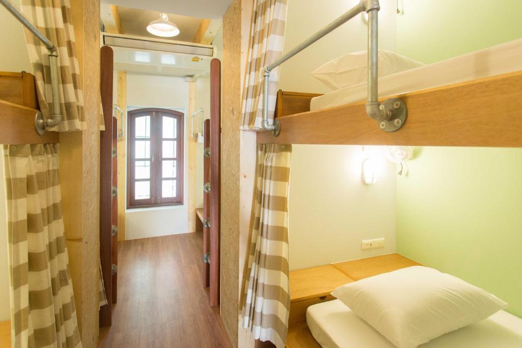 Barn & Bed Hostel - image 6