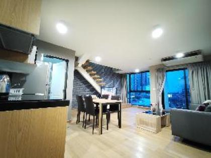 Luxury Suite Duplex Jacuzzi near BTS Sukhumvit69 - image 13