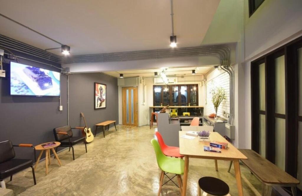 The Chatbox Silom Hostel - image 6