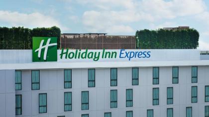 Holiday Inn Express Bangkok Soi Soonvijai - image 20