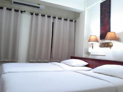 BC guesthouse Banglumphu - image 12