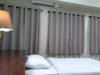 BC guesthouse Banglumphu - image 15