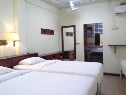 BC guesthouse Banglumphu - image 17