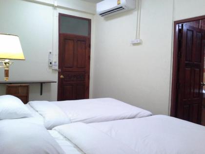 BC guesthouse Banglumphu - image 5