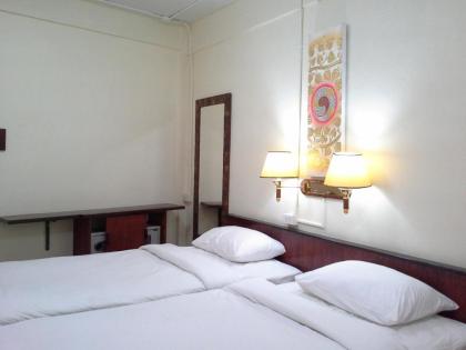 BC guesthouse Banglumphu - image 6