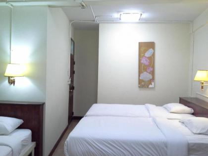 BC guesthouse Banglumphu - image 7