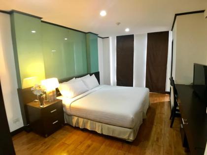 Twin Peaks Sukhumvit Suites - image 11