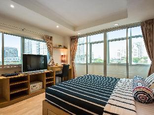 Spacious two-bedroom apartment with full amenities - image 3