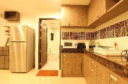 Spacious 4 pax 8 mins BTS Free WIFI Near Silom - image 12