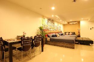 Spacious 4 pax 8 mins BTS Free WIFI Near Silom - image 2