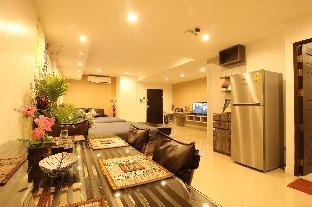 Spacious 4 pax 8 mins BTS Free WIFI Near Silom - image 6