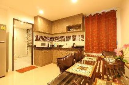 Spacious 4 pax 8 mins BTS Free WIFI Near Silom - image 9