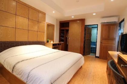 Serena Sathorn Suite - image 15