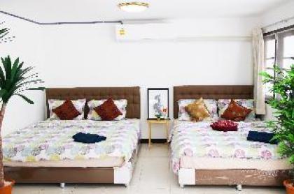 7min to Asoke Terminal21 on foot! 4BR House! - image 1