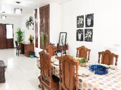 7min to Asoke Terminal21 on foot! 4BR House! - image 11