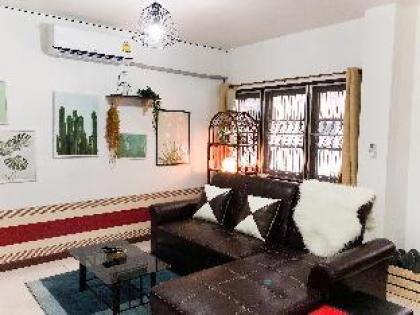 7min to Asoke Terminal21 on foot! 4BR House! - image 13