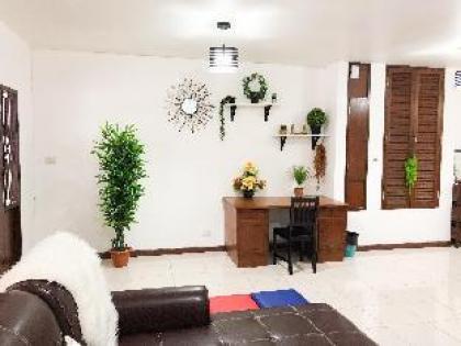 7min to Asoke Terminal21 on foot! 4BR House! - image 16