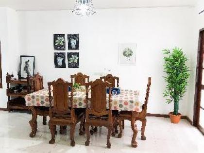 7min to Asoke Terminal21 on foot! 4BR House! - image 9