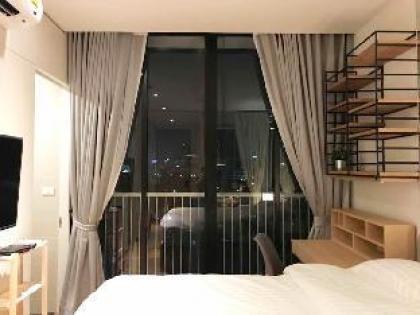 Business suite with Luxury sky swimming pool - image 14