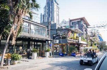 Ekkamai Thonglor Sukhumvit Area walk 5 mins to BTS Bangkok