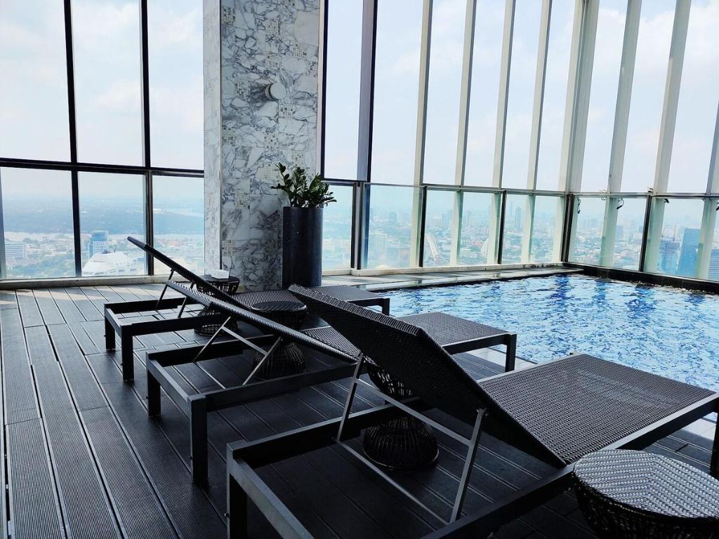 Rooftop pool gym  luxury cozy condo near BTS 716 - image 4