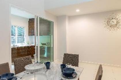 Breezy Haus By Max In Asoke(Pool close to BTS/MRT) - image 10