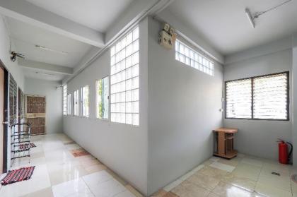 OYO 471 Sunshine Apartment - image 16