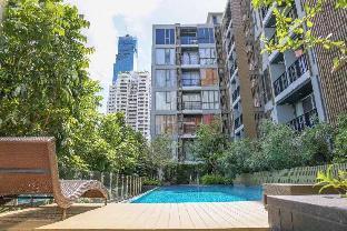 SV Cozy condo in Silom BTS pool view 1BR - main image